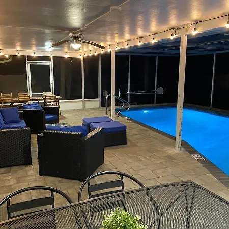 Spacious 5 Bedrooms 3 Bathrooms Family-Friendly Home With Heated Salt Pool